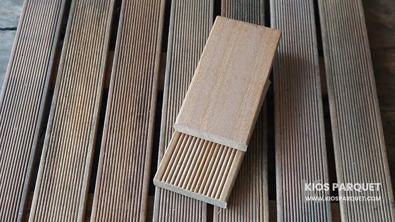 decking kayu kios bengkirai