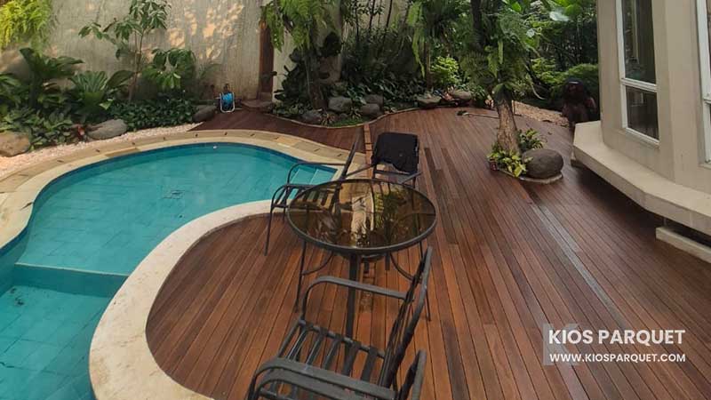 deckingg kayu outdoor terpasang