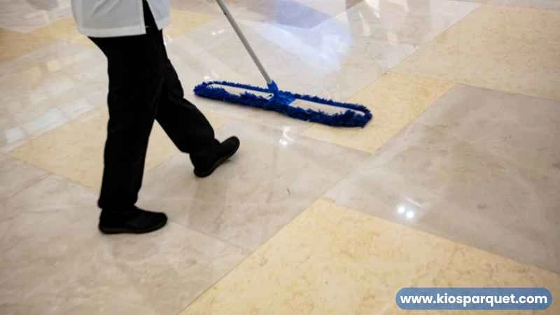 lantai porselen mudah dibersihkan